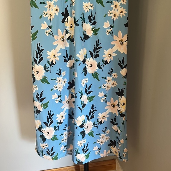 Ann Taylor blue floral dresss size: 6 - Picture 3 of 8